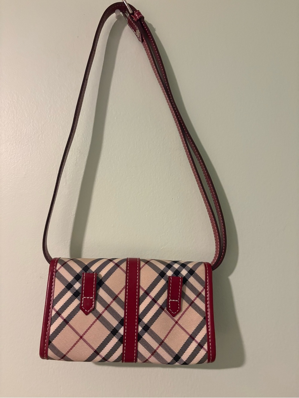 Authentic Burberry - Picture 6 of 6